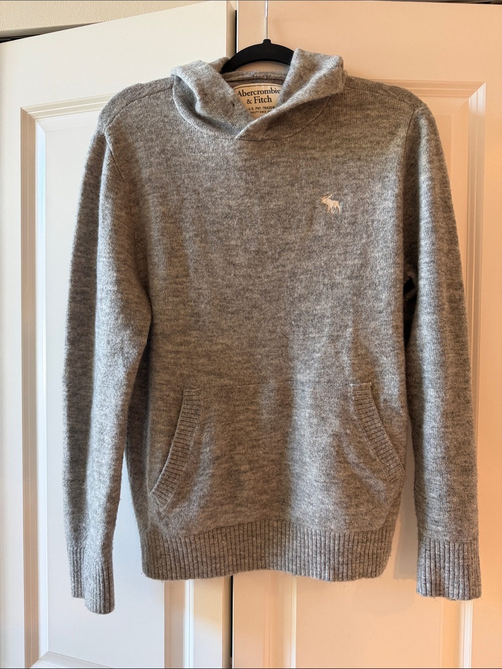 Abercrombie & Fitch Men’s Light Gray Hooded Sweater